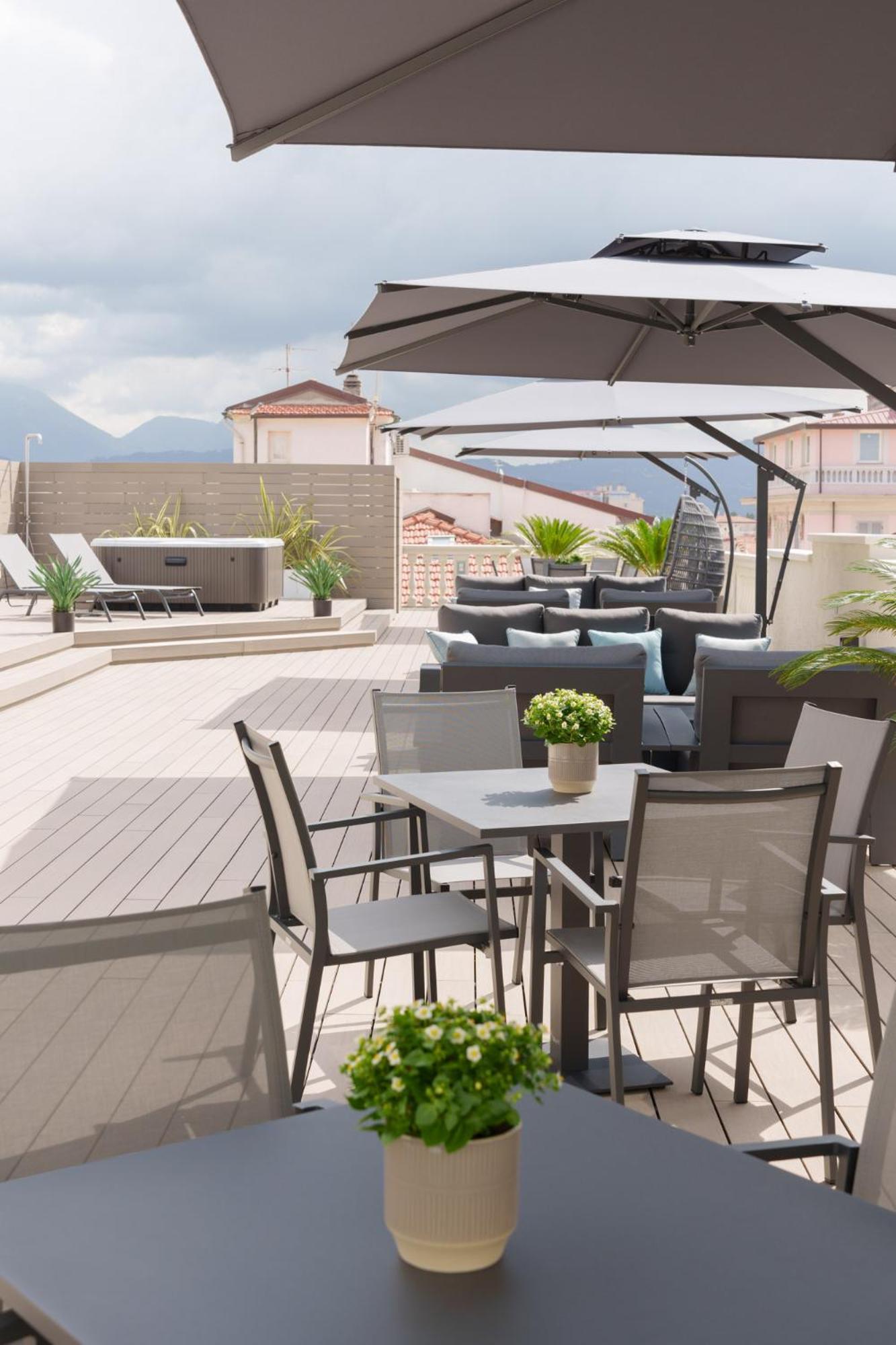 VI Suites Viareggio Exteriör bild