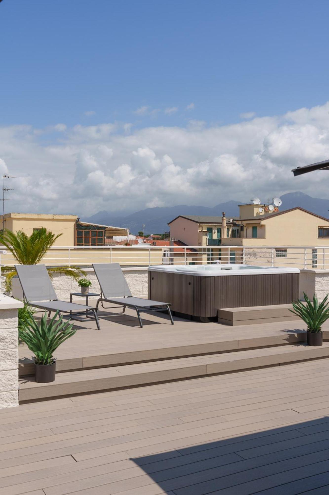 VI Suites Viareggio Exteriör bild