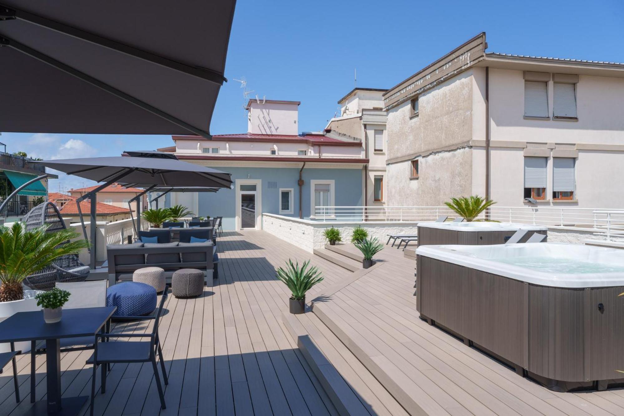 VI Suites Viareggio Exteriör bild