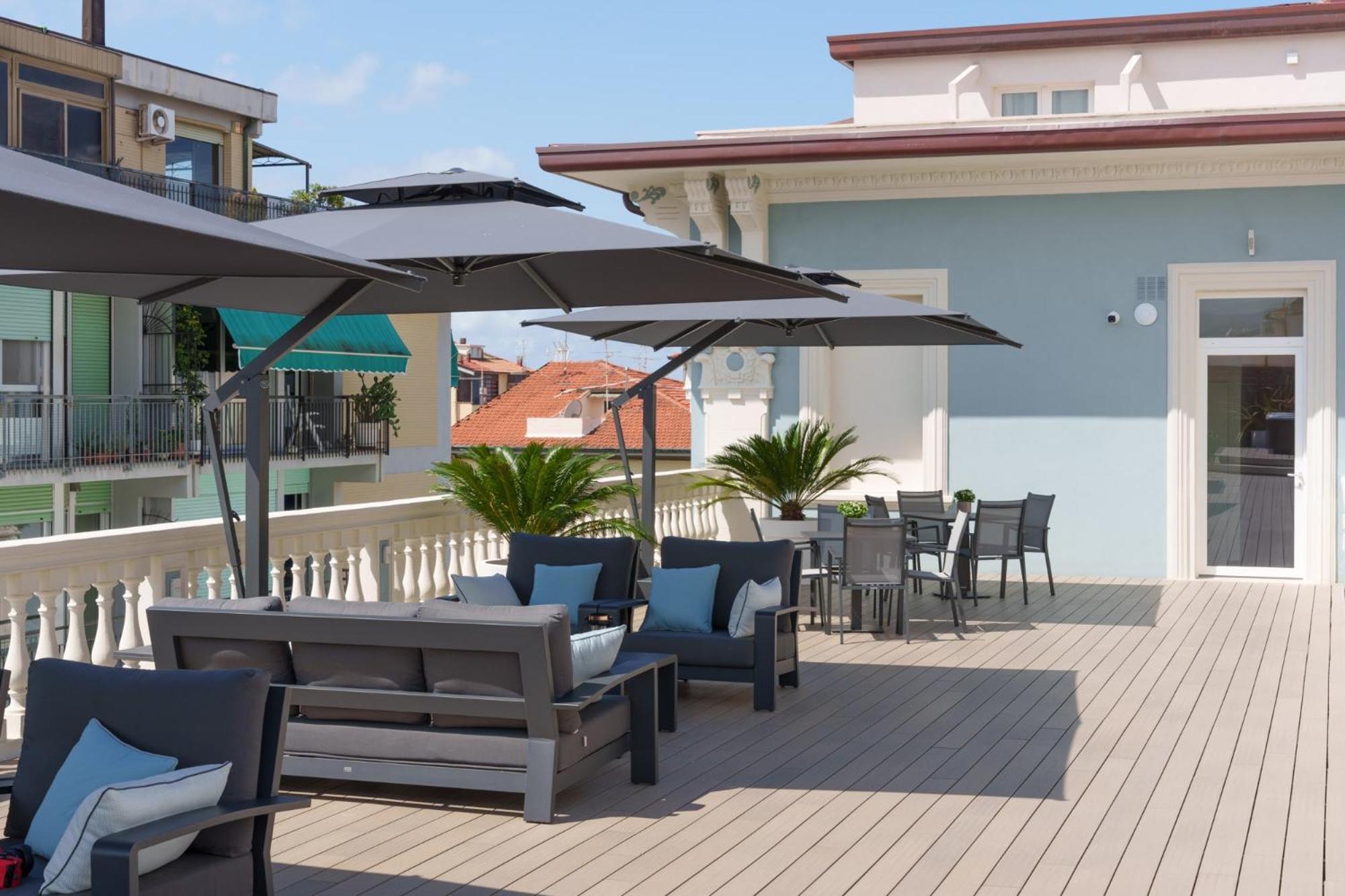 VI Suites Viareggio Exteriör bild